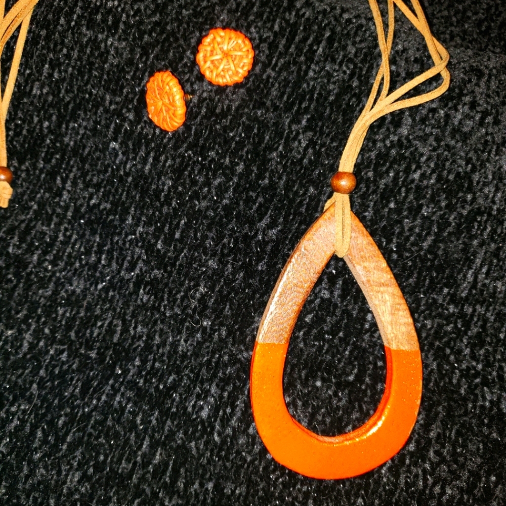 Wooden necklace/earrings